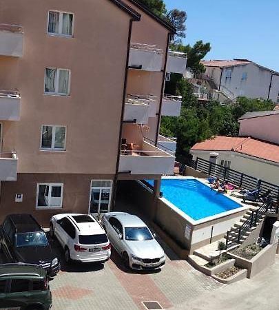 Apartments Vila Adrijana & Fitness Studio Wolf Bv Baška Voda Екстериор снимка