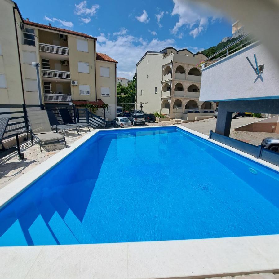 Apartments Vila Adrijana & Fitness Studio Wolf Bv Baška Voda Екстериор снимка