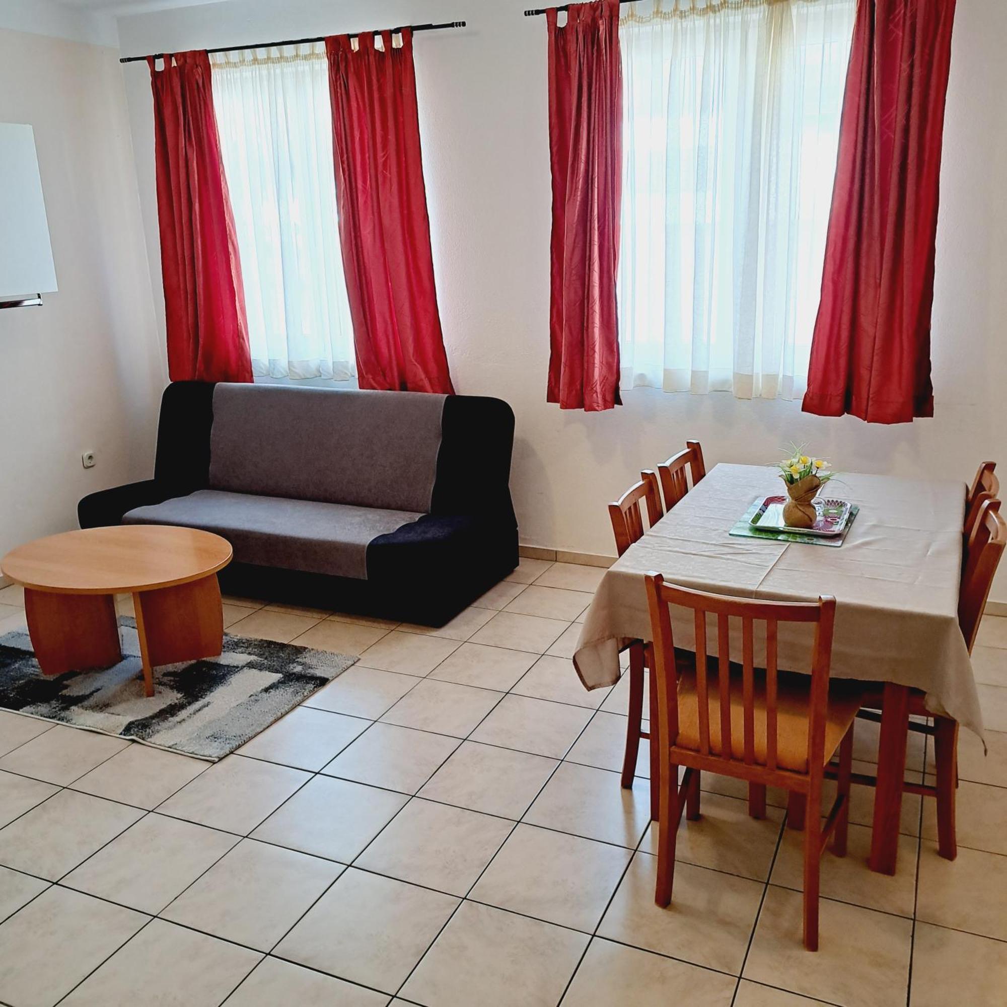 Apartments Vila Adrijana & Fitness Studio Wolf Bv Baška Voda Екстериор снимка